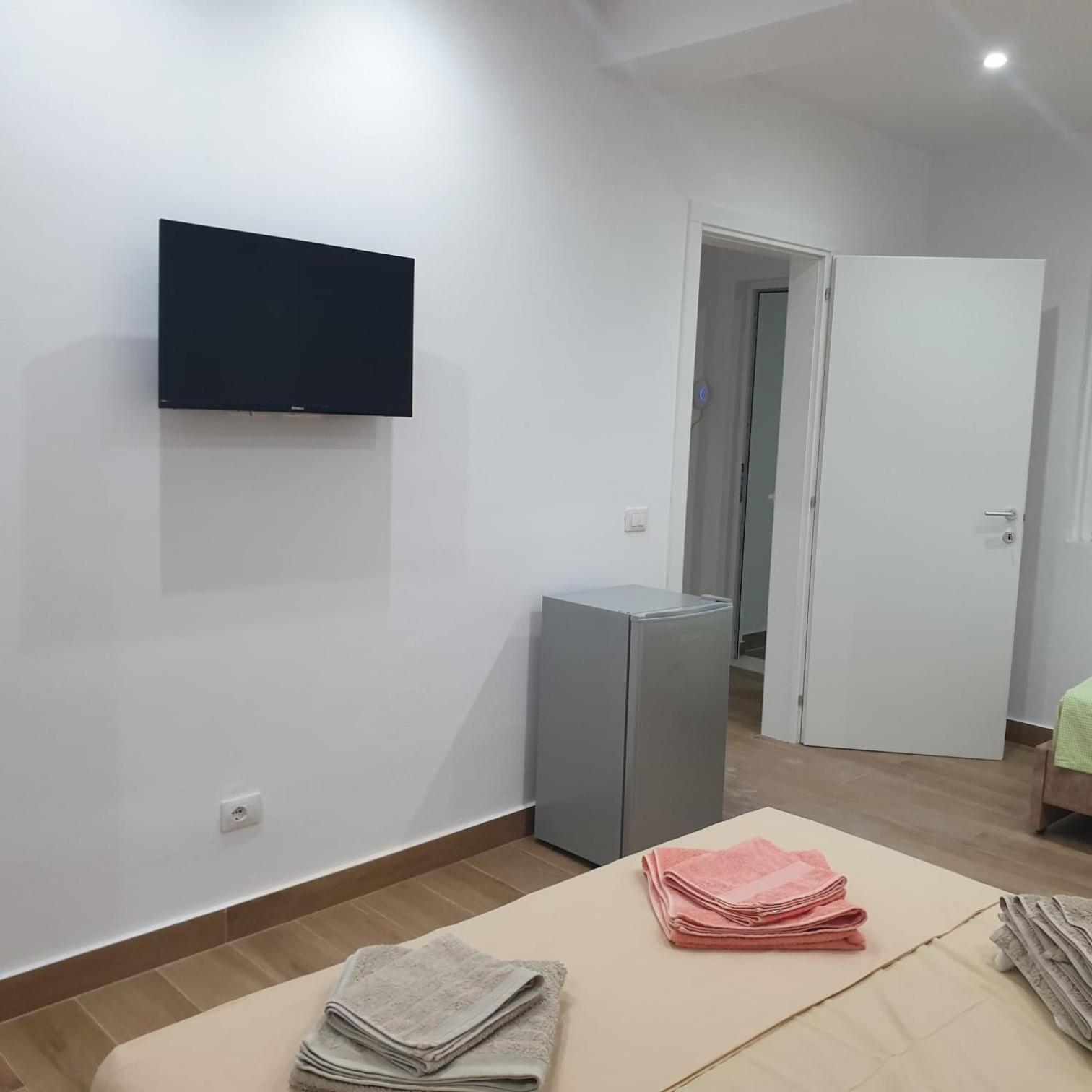 Rooms By George Dhërmi Exteriér fotografie